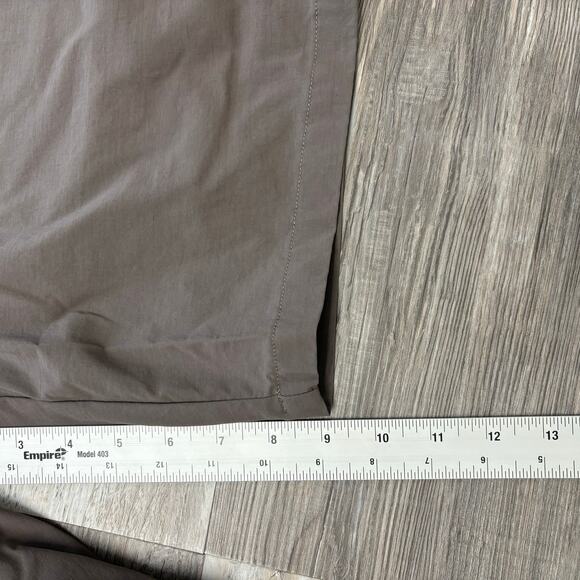 Under Armour Taupe Mens 32 Loose Heat Gear Hiking Athletic Shorts Polyester - Picture 7 of 11